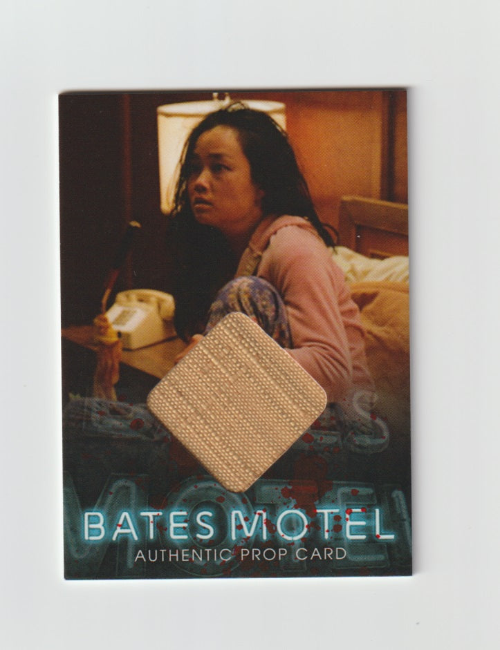 2016 Bates Motel Season 1 & 2 Authentic Prop Card #SDBP6 Bedspread